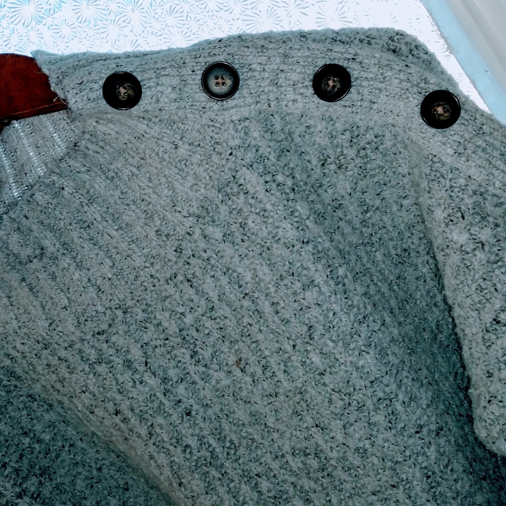 Jessica Simpson gray big button mock crew sweater oversized crop Medium